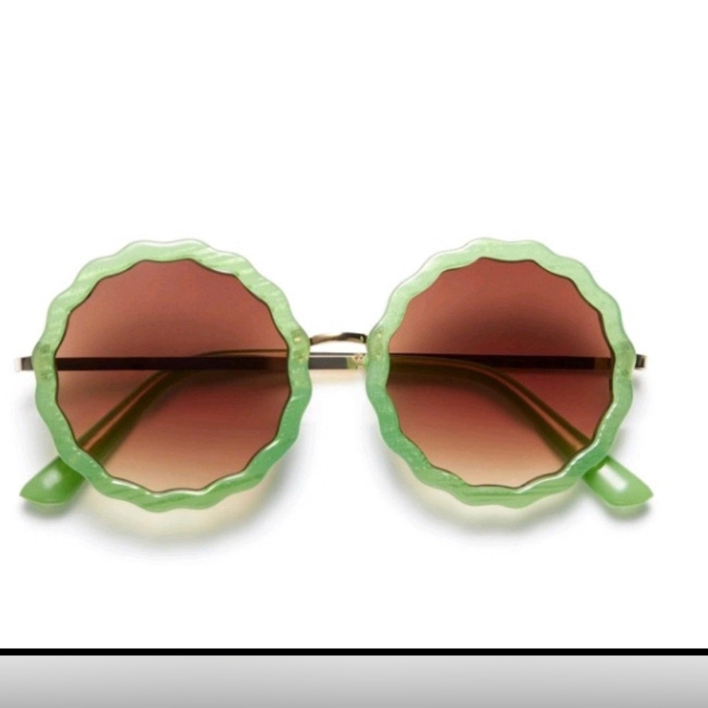 NWT Agua Bendita scallop edge sunglasses